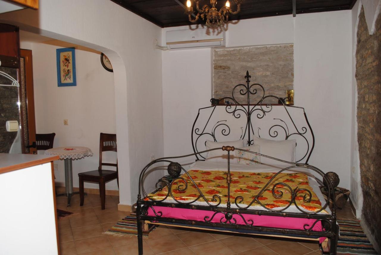 Guesthouse Mele Gjirokastër Eksteriør bilde