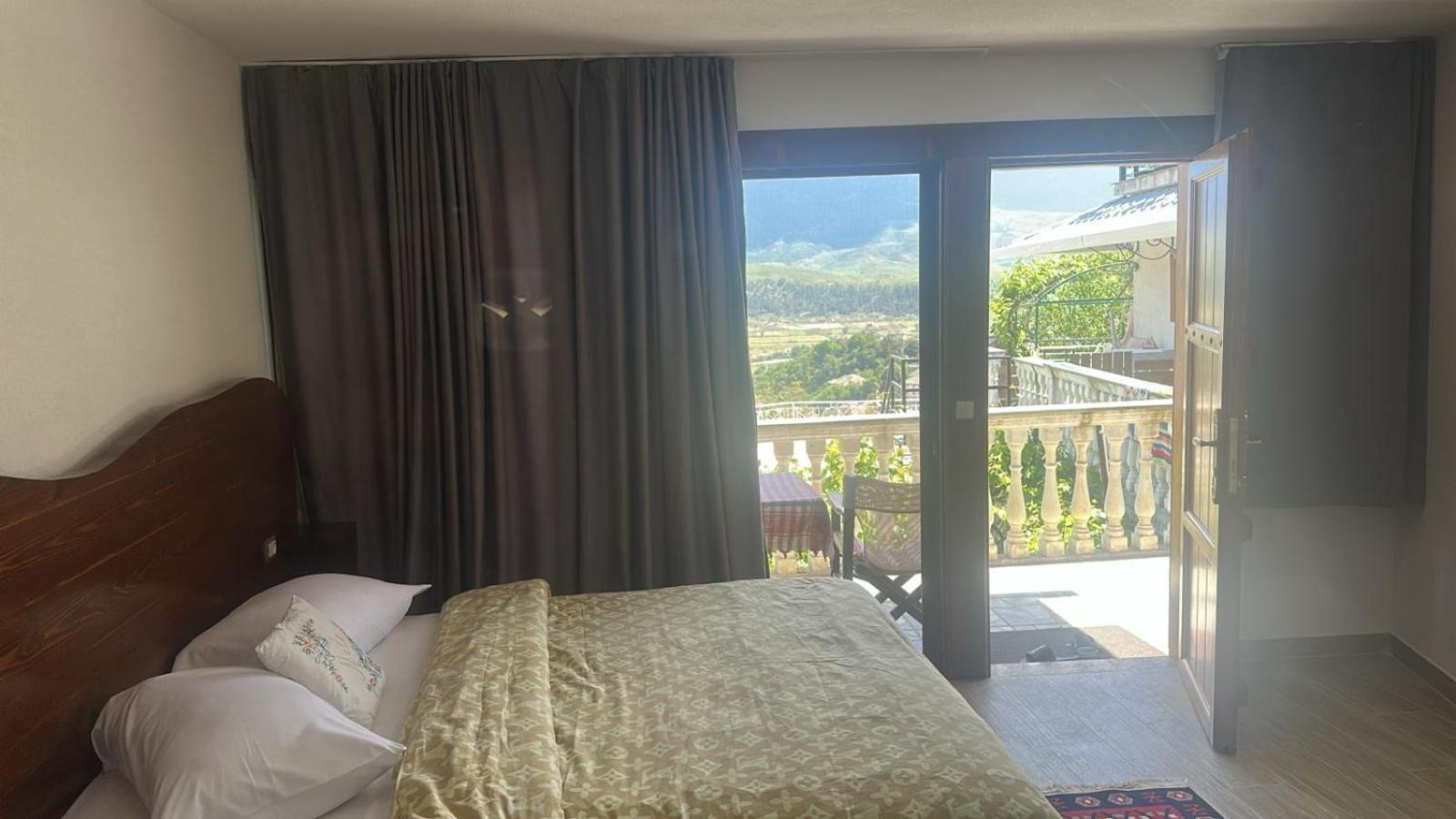 Guesthouse Mele Gjirokastër Eksteriør bilde