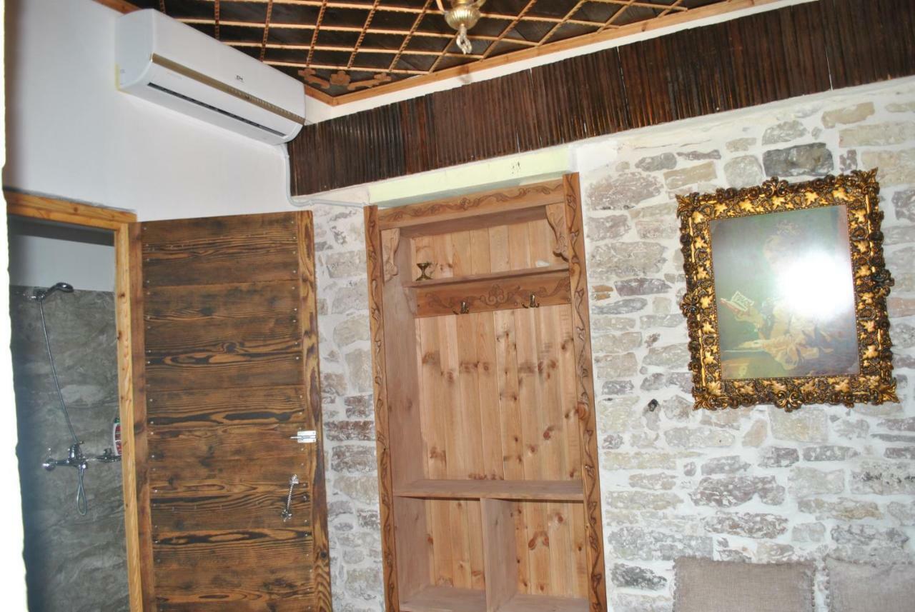 Guesthouse Mele Gjirokastër Eksteriør bilde